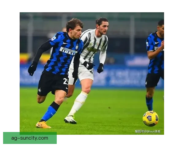 热血激情时刻 AC米兰球迷齐声高呼Forza Milan助威球场